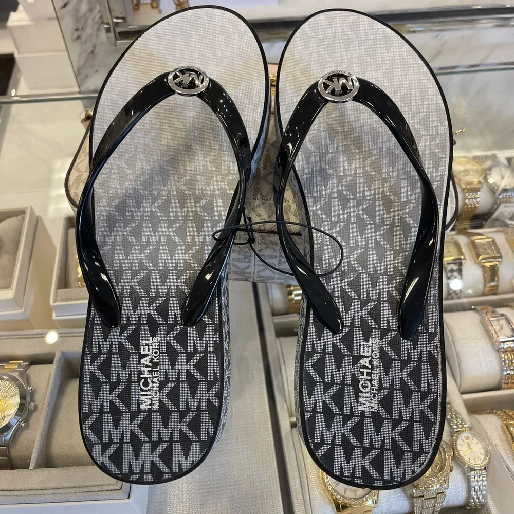 Michael Kors BEDFORD FLIP FLOP
PVC/OMBRE MK SIG
49R6BDFA1Q
Black 
NWT
Platforms - Picture 4 of 16